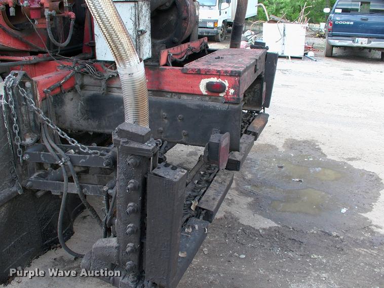 image for item L3085 1996 Ford F800 Super Duty oil distributor truck