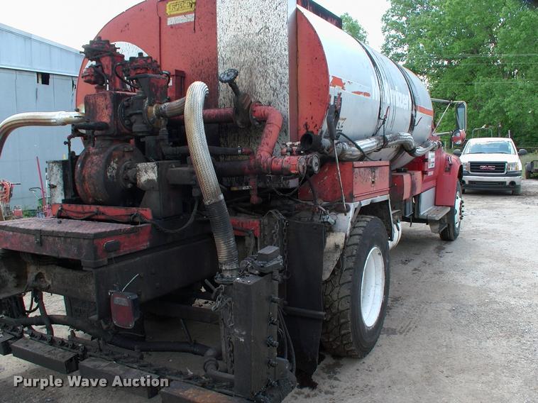 image for item L3085 1996 Ford F800 Super Duty oil distributor truck