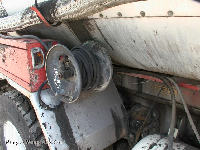 image for item L3085 1996 Ford F800 Super Duty oil distributor truck