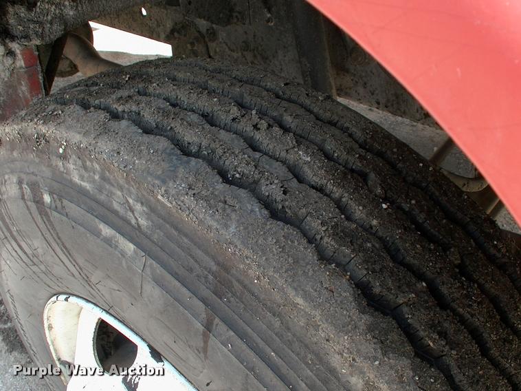 image for item L3085 1996 Ford F800 Super Duty oil distributor truck