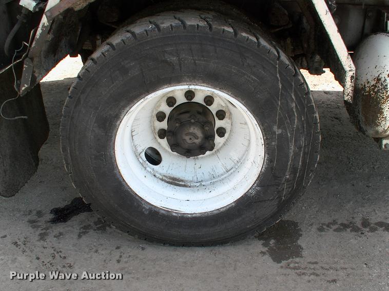 image for item L3085 1996 Ford F800 Super Duty oil distributor truck