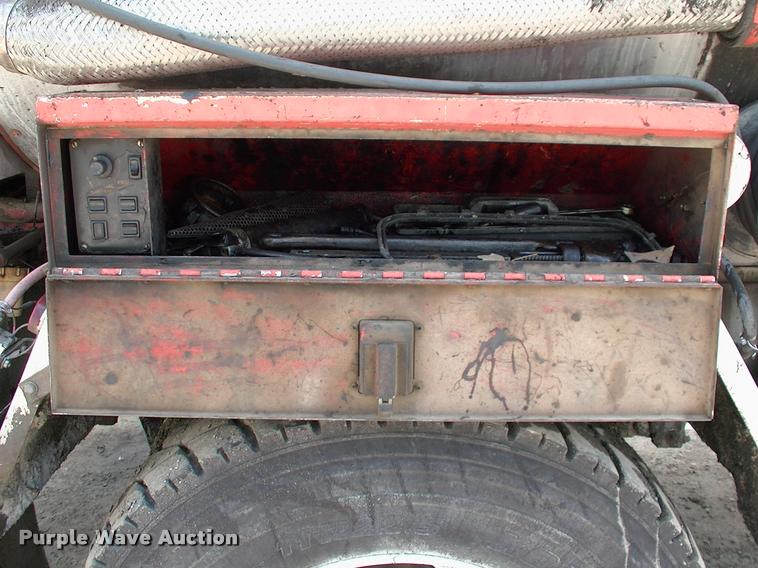 image for item L3085 1996 Ford F800 Super Duty oil distributor truck