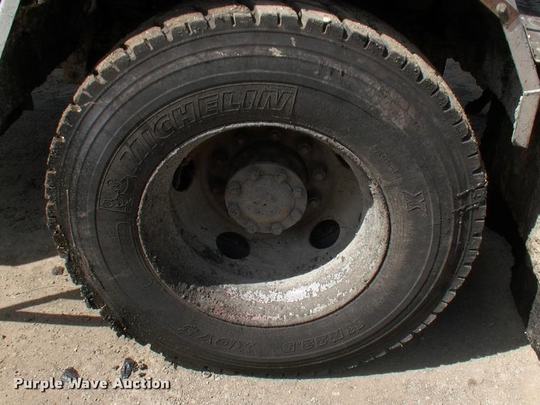 image for item L3085 1996 Ford F800 Super Duty oil distributor truck