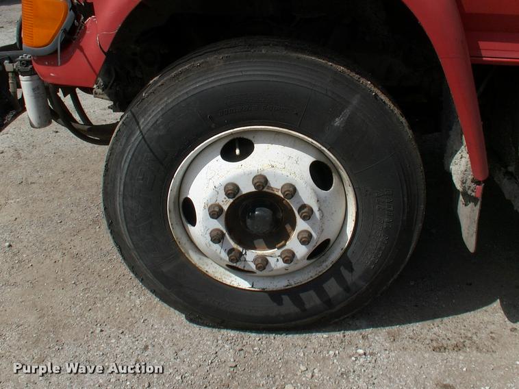 image for item L3085 1996 Ford F800 Super Duty oil distributor truck