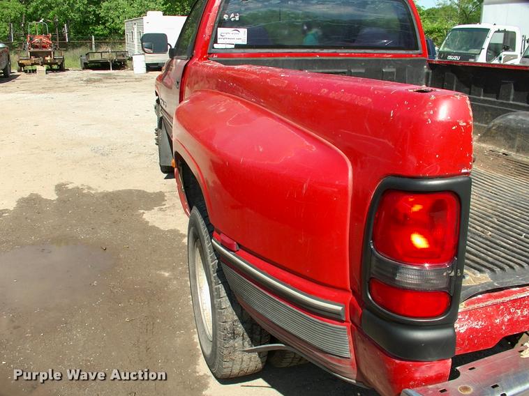 image for item L3086 1996 Dodge Ram 3500 pickup truck