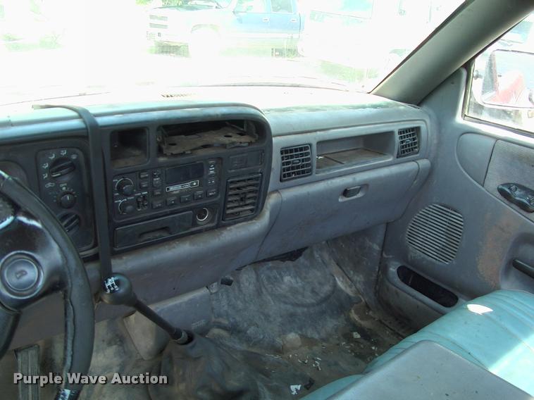 image for item L3086 1996 Dodge Ram 3500 pickup truck