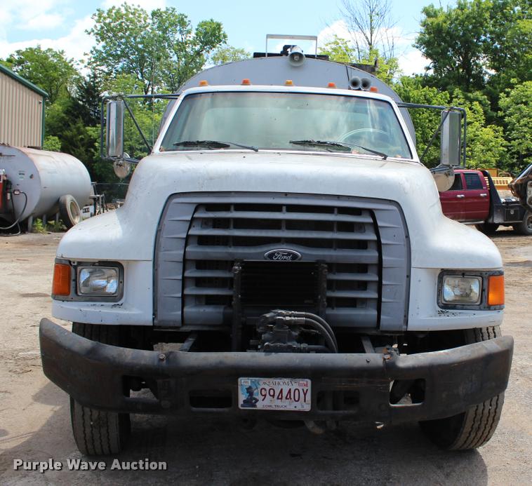 image for item L3100 1998 Ford F800 Super Duty oil distributor truck