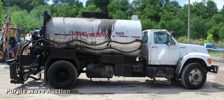 image for item L3100 1998 Ford F800 Super Duty oil distributor truck