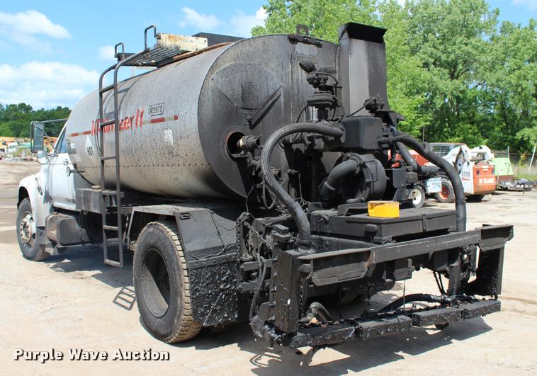 image for item L3100 1998 Ford F800 Super Duty oil distributor truck