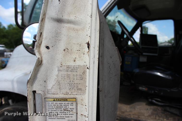 image for item L3100 1998 Ford F800 Super Duty oil distributor truck