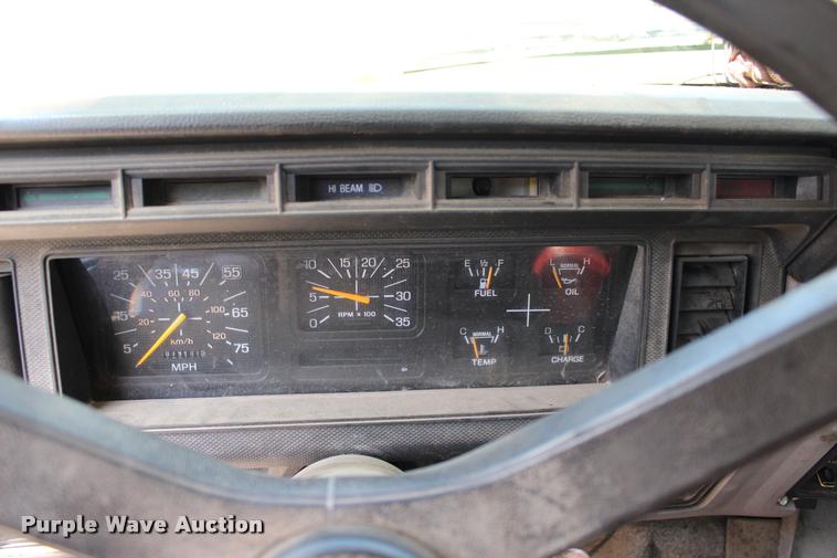 image for item L3100 1998 Ford F800 Super Duty oil distributor truck