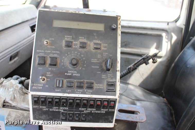 image for item L3100 1998 Ford F800 Super Duty oil distributor truck