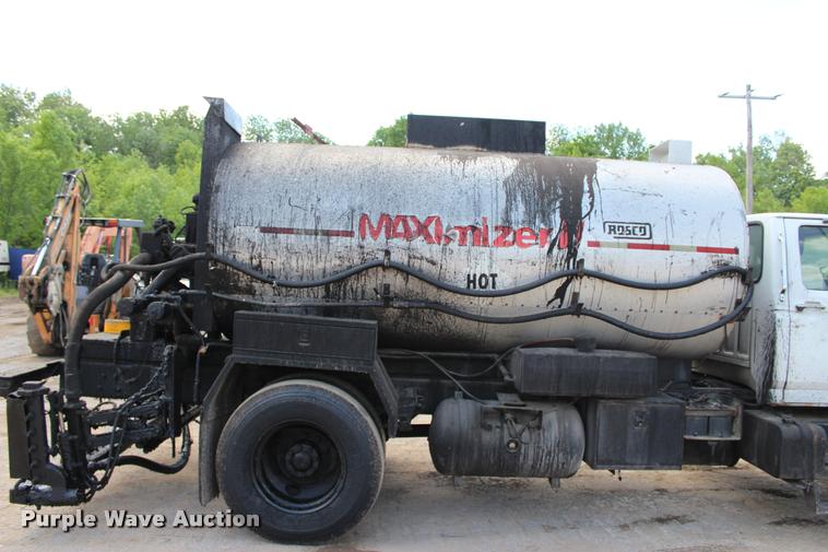 image for item L3100 1998 Ford F800 Super Duty oil distributor truck