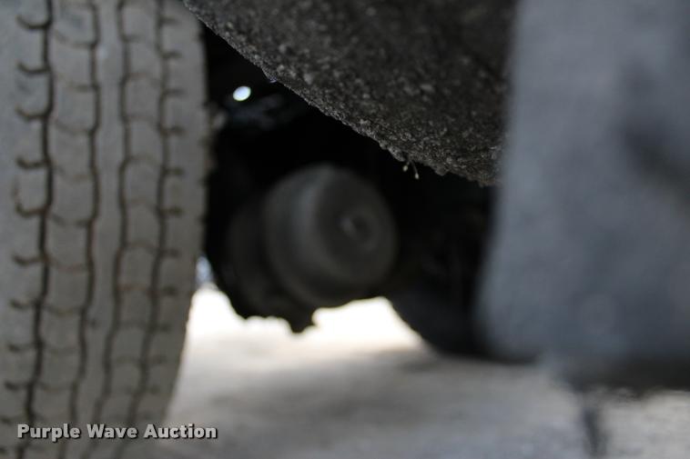 image for item L3100 1998 Ford F800 Super Duty oil distributor truck