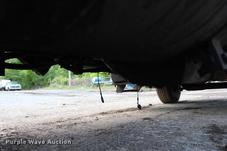 image for item L3100 1998 Ford F800 Super Duty oil distributor truck