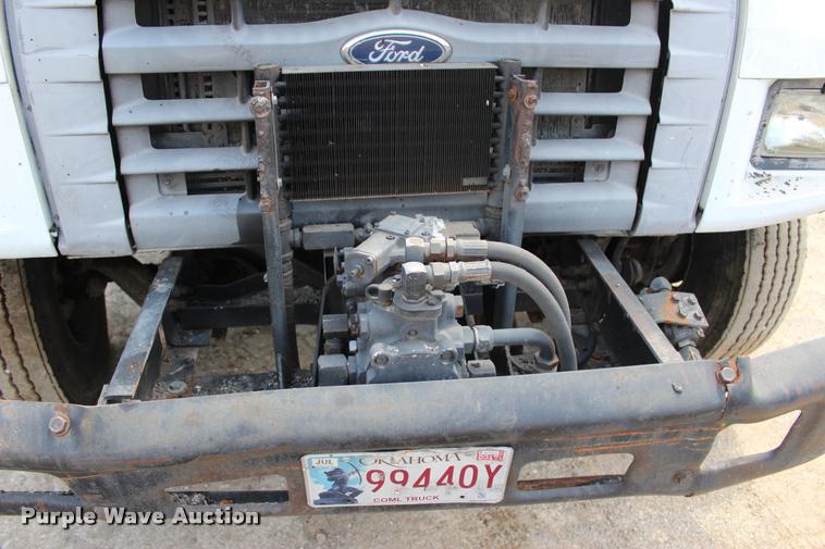 image for item L3100 1998 Ford F800 Super Duty oil distributor truck
