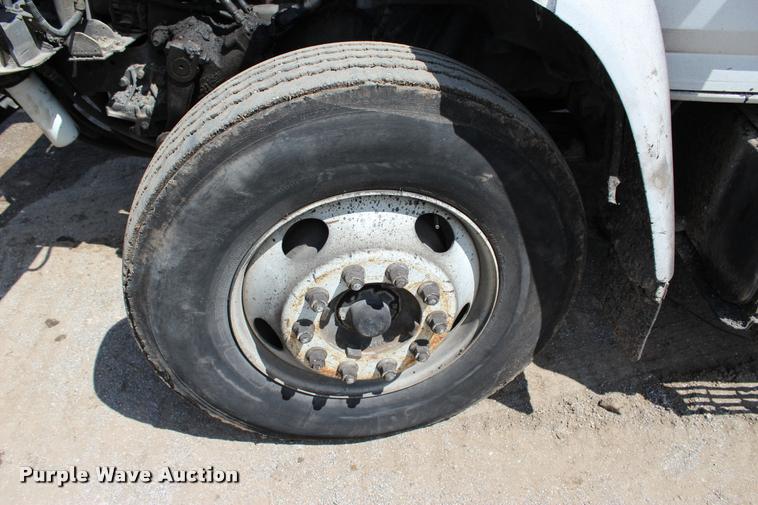 image for item L3100 1998 Ford F800 Super Duty oil distributor truck