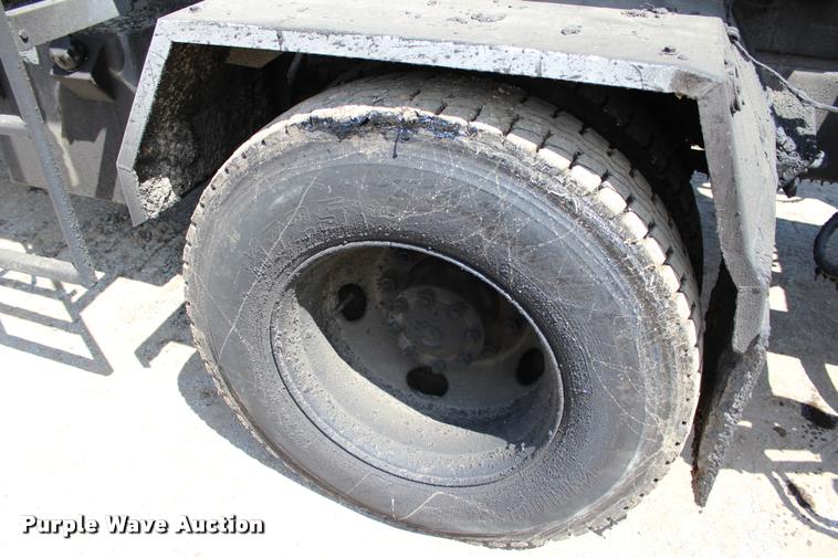 image for item L3100 1998 Ford F800 Super Duty oil distributor truck