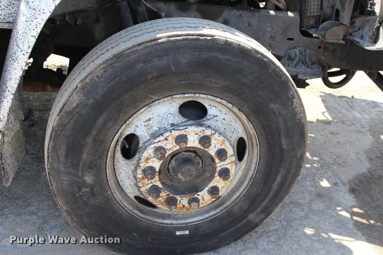 image for item L3100 1998 Ford F800 Super Duty oil distributor truck