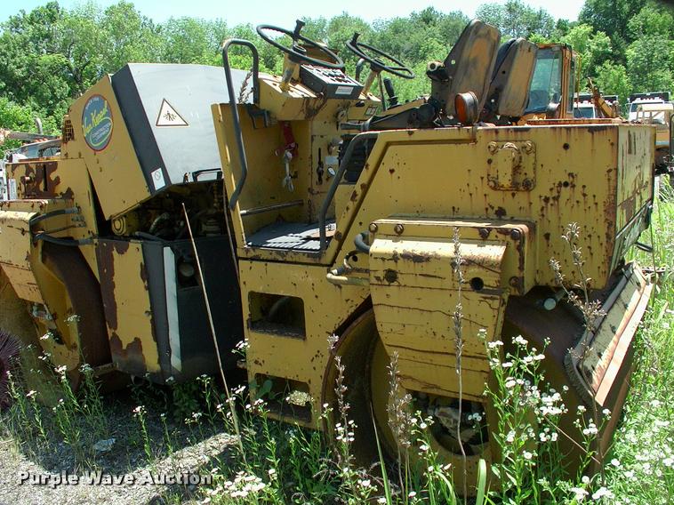 image for item L3110 Bomag 151AD double drum roller