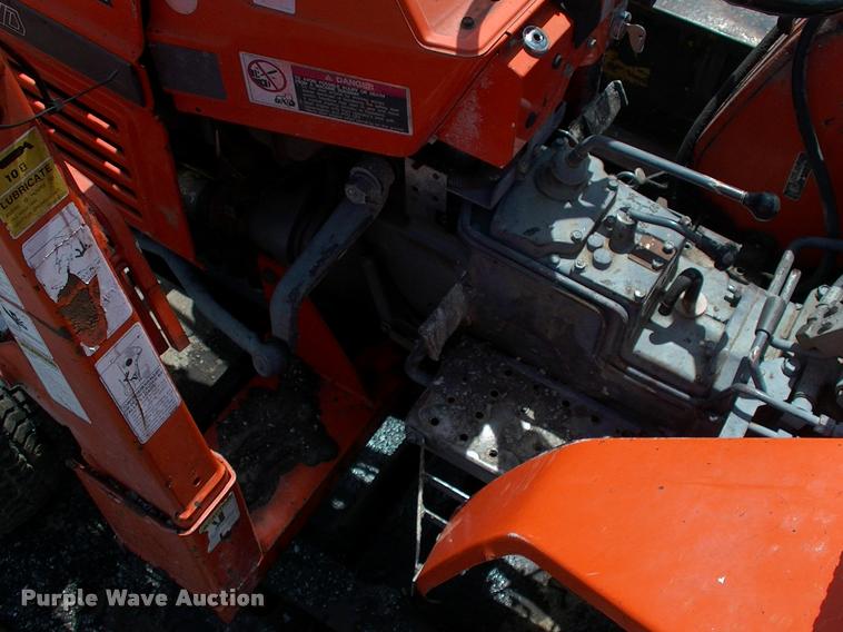 image for item L3128 Kubota L2350 MFWD tractor with petromat attachment