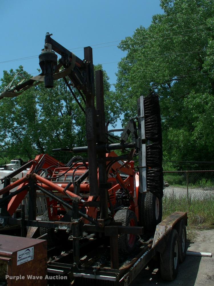 image for item L3128 Kubota L2350 MFWD tractor with petromat attachment