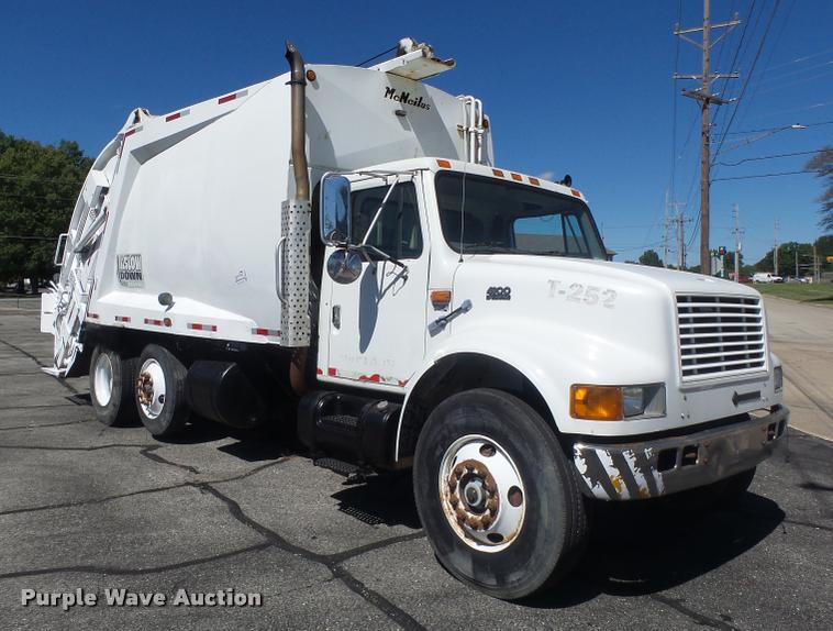 1999 International 4900 refuse truck