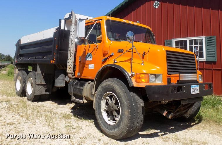 1995 International 4900 dump truck