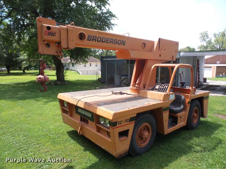 Broderson IC-70 carry deck crane