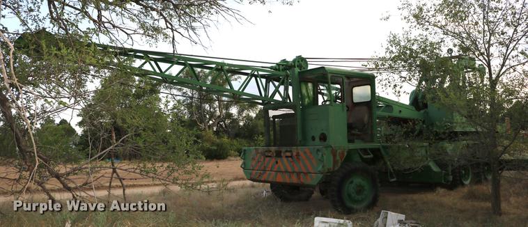 Gar Wood M20A truck crane