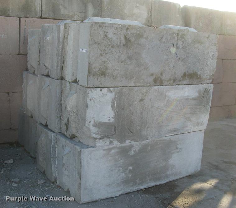 (18) concrete edge bunker block