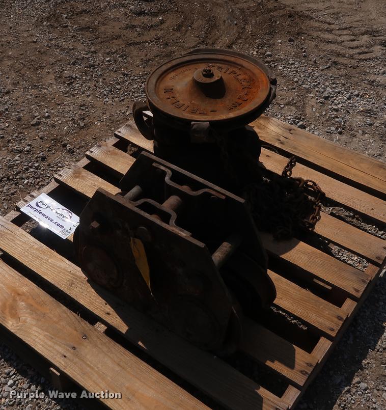 Triplex two ton chain hoist