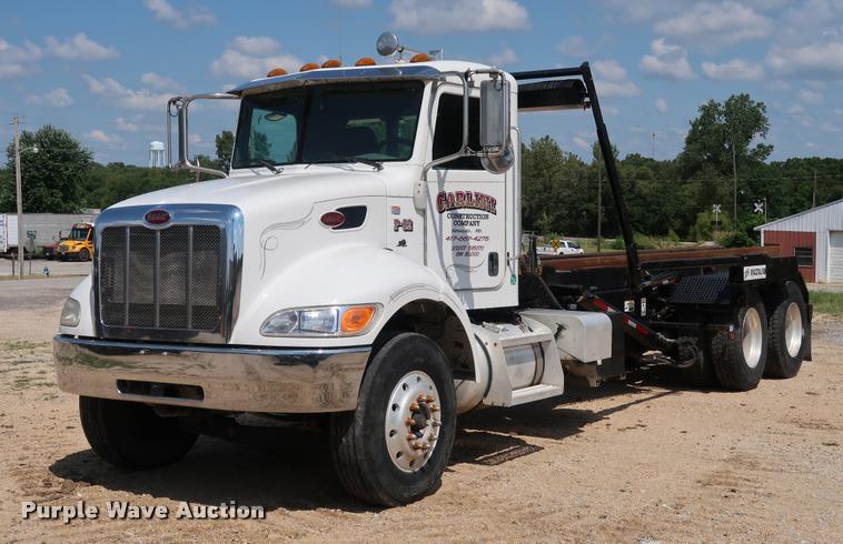 2011 Peterbilt 348 roll off container truck