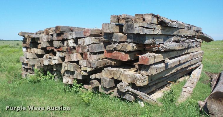 Approximately 40 crane mats