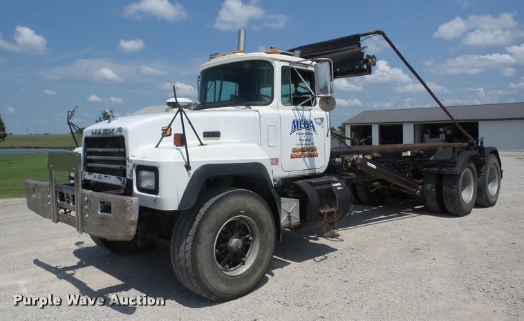 1998 Mack RD688SX roll off container truck