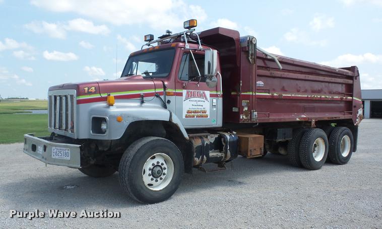 2002 International F2674 dump truck