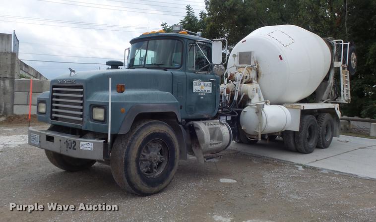 1997 Mack RD690S ready mix truck