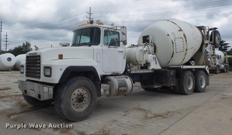 1999 Mack RD690S ready mix truck