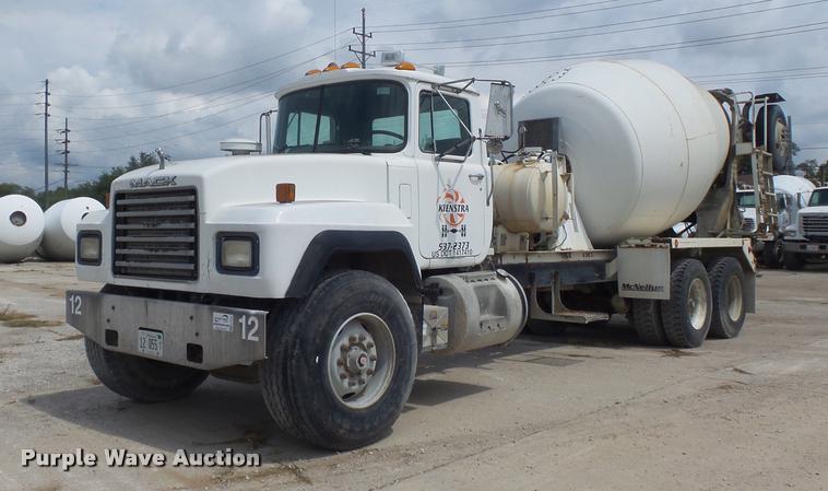 1999 Mack RD690S ready mix truck