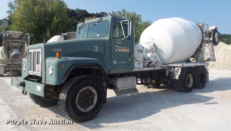 1989 International F5070 ready mix truck