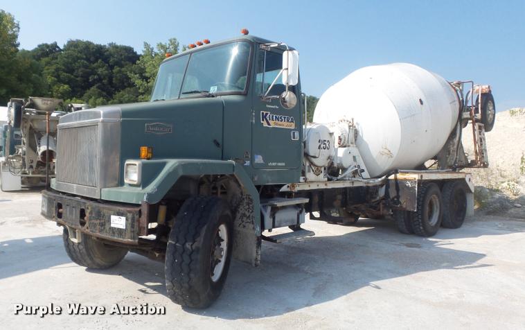 1989 Volvo ACM ready mix truck