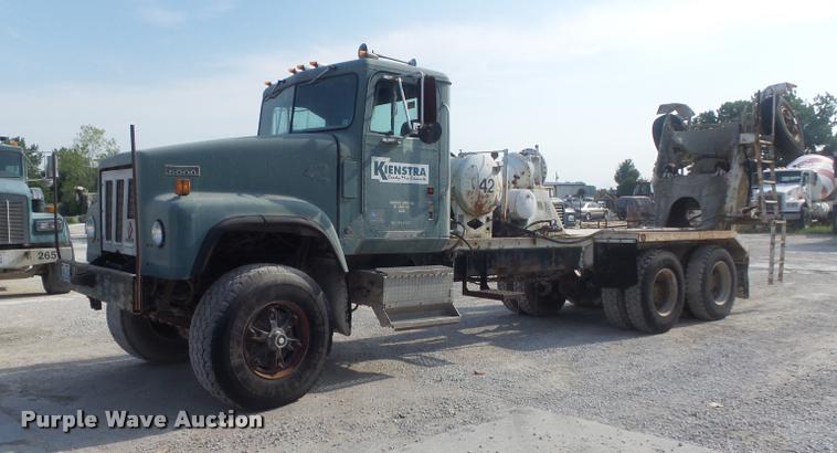 1989 International F5070 ready mix truck