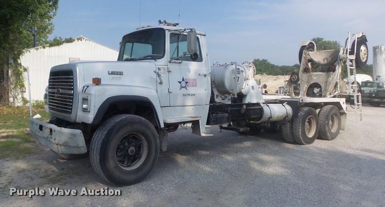 1989 Ford LT9000 ready mix truck