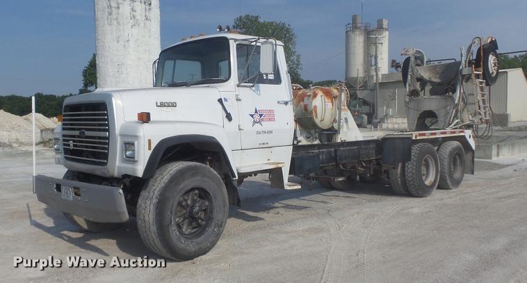 1989 Ford LT9000 ready mix truck