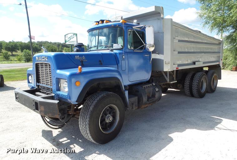 1992 Mack RD688S dump truck