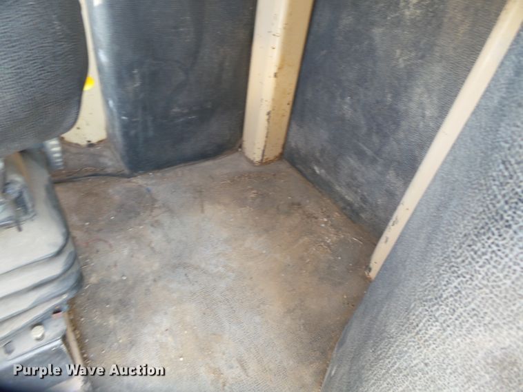 image for item DE7992 1999 Tesmec TRS1075 rock saw