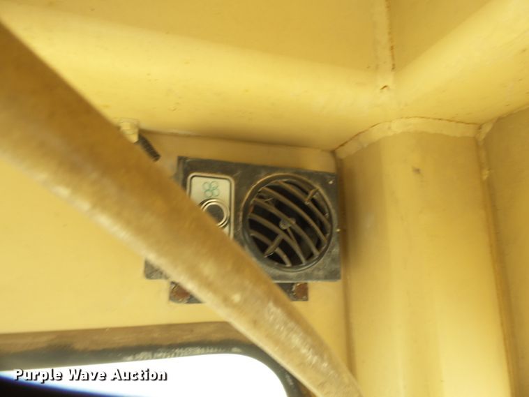 image for item DE7992 1999 Tesmec TRS1075 rock saw