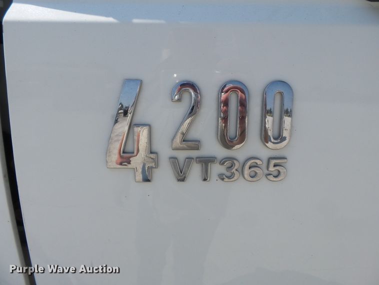 image for item DE7994 2006 International 4200 dump truck