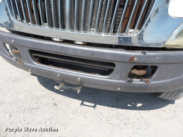 image for item DE7994 2006 International 4200 dump truck