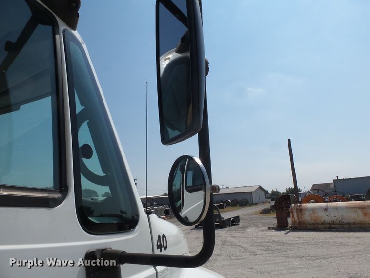 image for item DE7994 2006 International 4200 dump truck